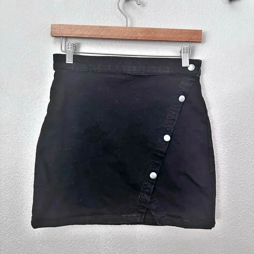 WE THE FREE PEOPLE | Black Denim Stretch Mini Skirt Snap Front Wrap | Size 4 - Picture 1 of 6